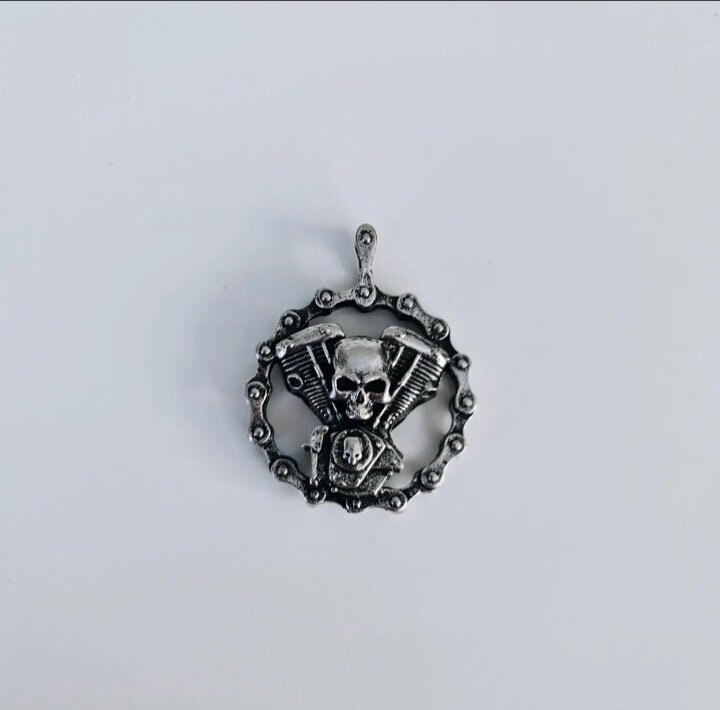 D02 Anhänger | Totenkopf Skull Doppelzylinder Motorradkette Zylinder Silber Schlüsselanhänger von vintagedejoli