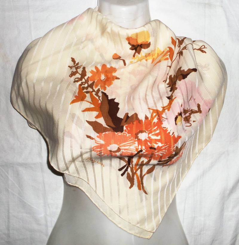 Bayron Vintage Reine Seide Blumenschal, 87x87 cm Bayron Vintage Reine Seide Blumenschal, 87x87 cm von vintagefashion4all