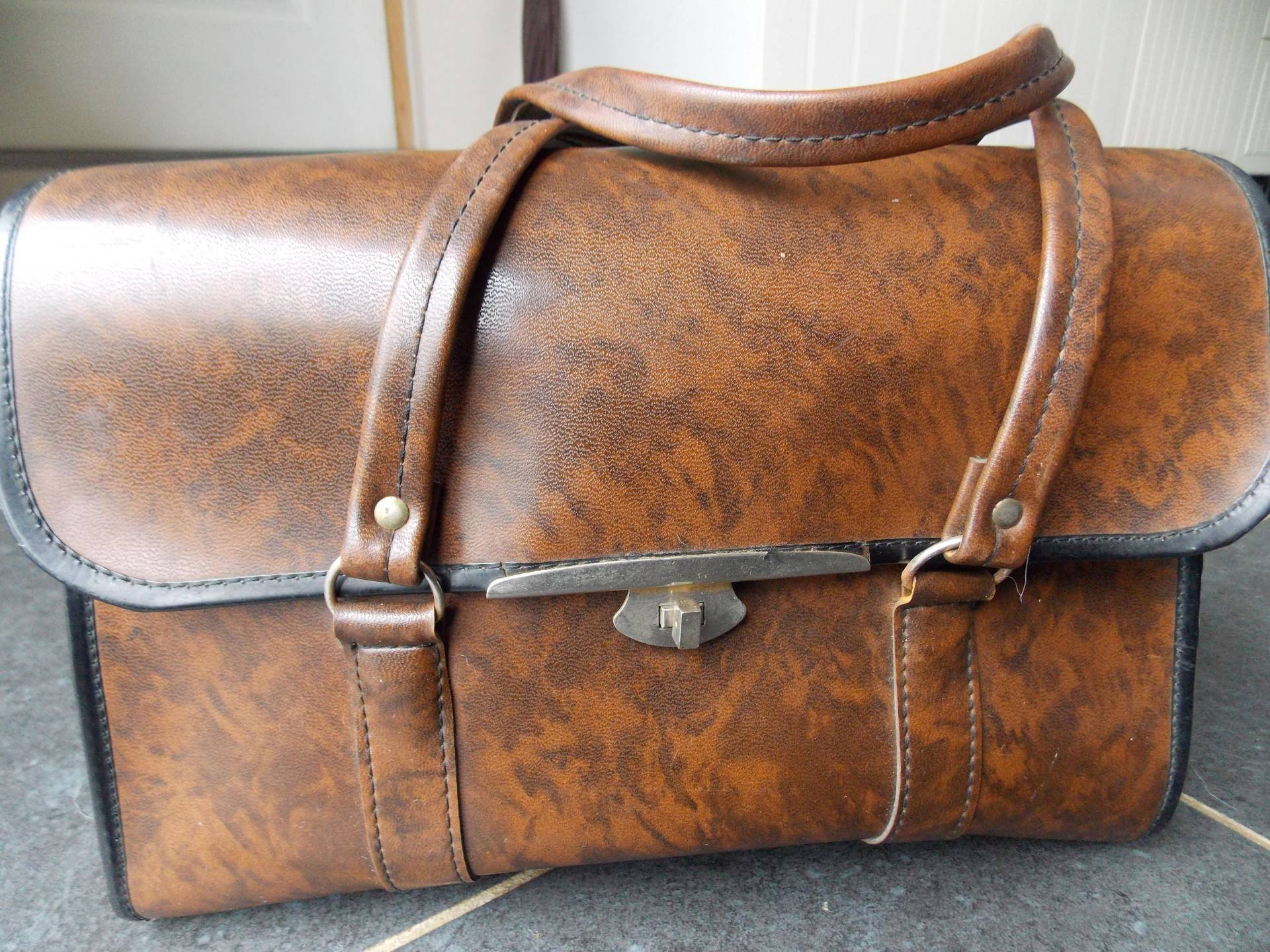 Französisch Vintage Braun-Handtasche Französisch Vintage Braun-Handtasche von vintagefrenchfabrics