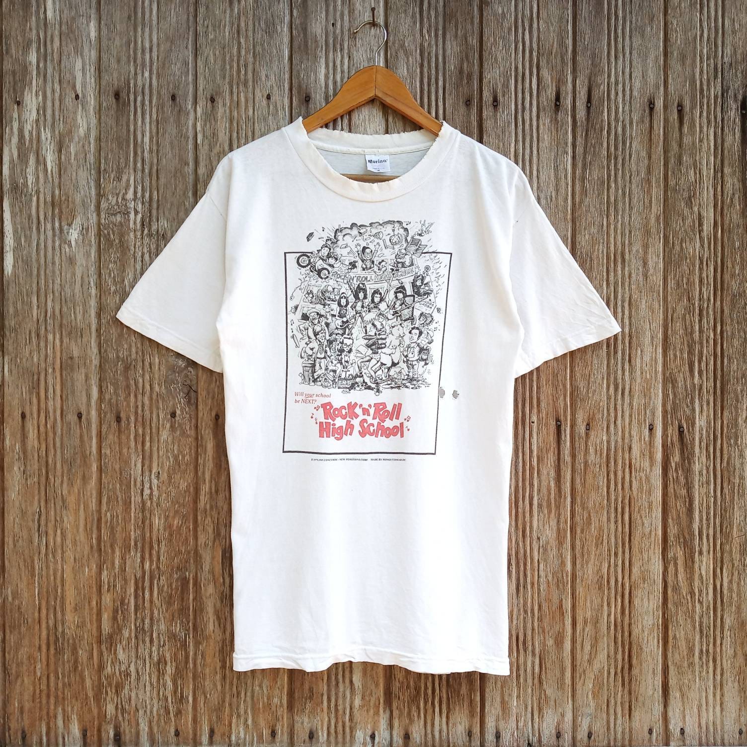 Selten Vintage Ramones Rock & Roll High School Punk Band By Mosquitohead T-Shirt Mittlerer Größe von vintagegallaggers