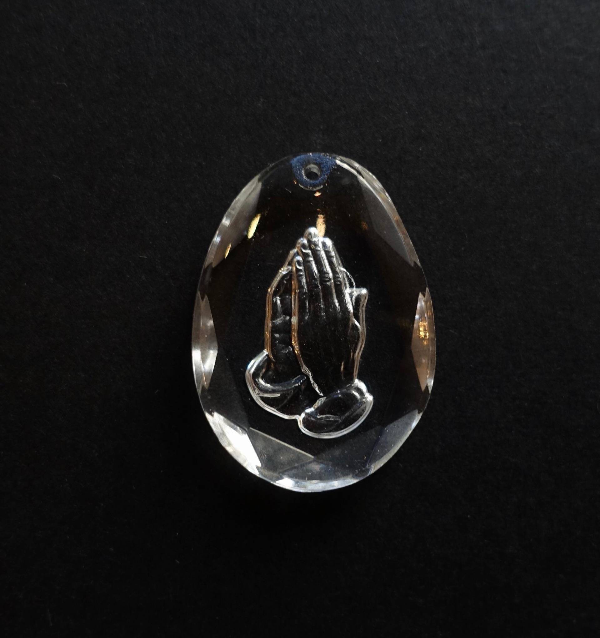 1 Großer Anhänger Betende Hände Handgemachte Glassteine Tropfen 33x24 Mm Jesus Transparent Kristall Strass Original Made in Germany 1970 von vintageglassstones