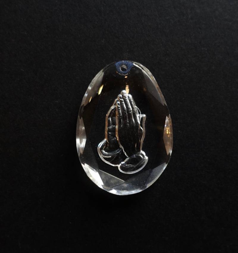 1 Großer Anhänger Betende Hände Handgemachte Glassteine Tropfen 33x24 Mm Jesus Transparent Kristall Strass Original Made in Germany 1970 von vintageglassstones