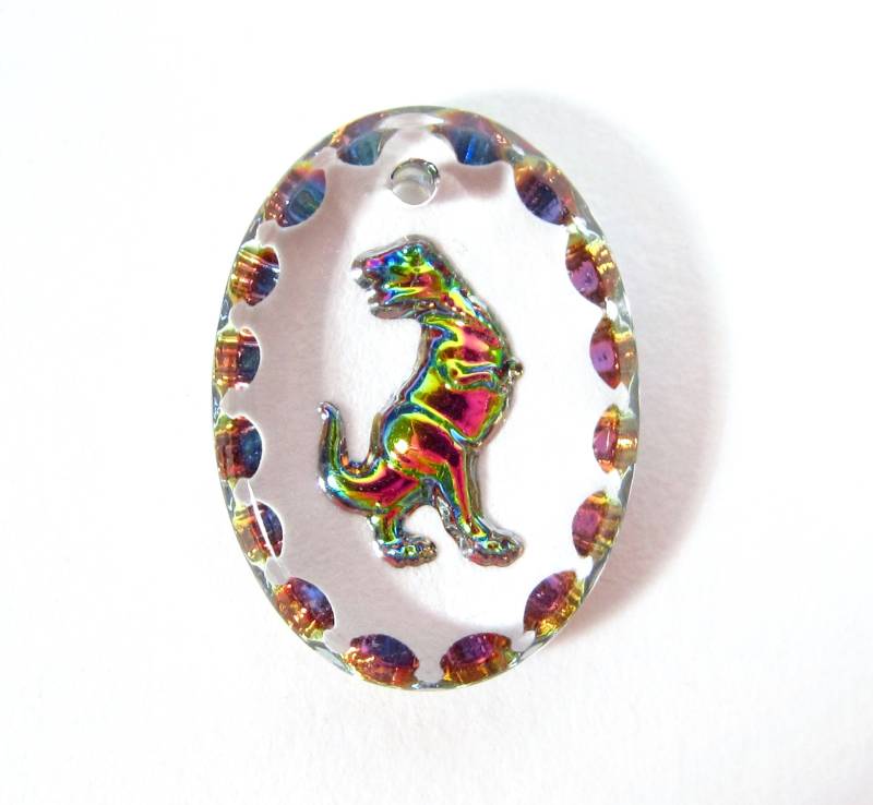 2 Handgemachte Dino Anhänger Glassteine Oval 18x13 Mm Kristall Transparent Grün Pink Dinosaurier T Rex Strass Original Made in Germany 1970 von vintageglassstones