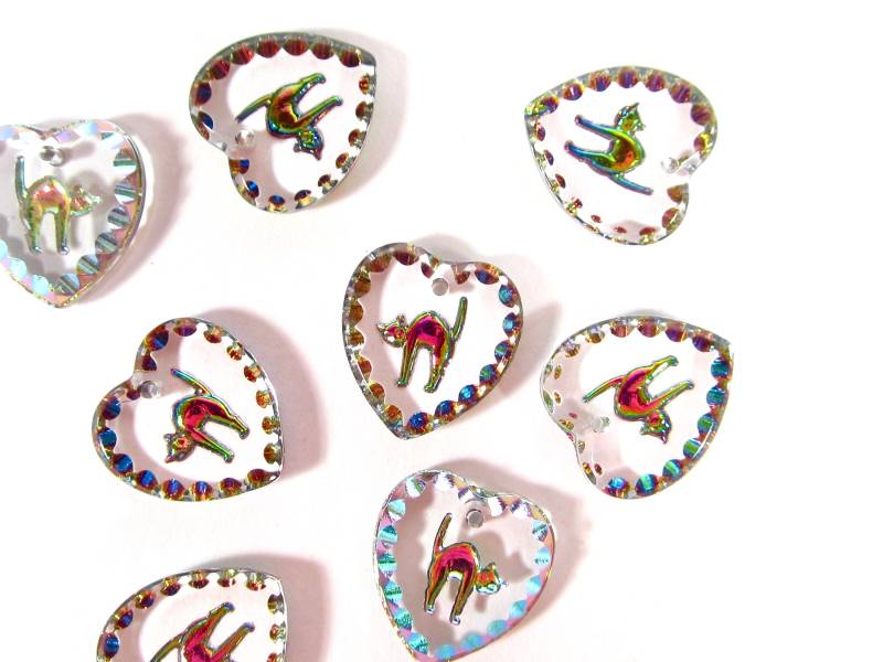 2 Handgemachte Glassteine 15x14 Herz Anhänger Katze Grün Pink Transparent Strass Original Made in Germany Ca. 1970 von vintageglassstones