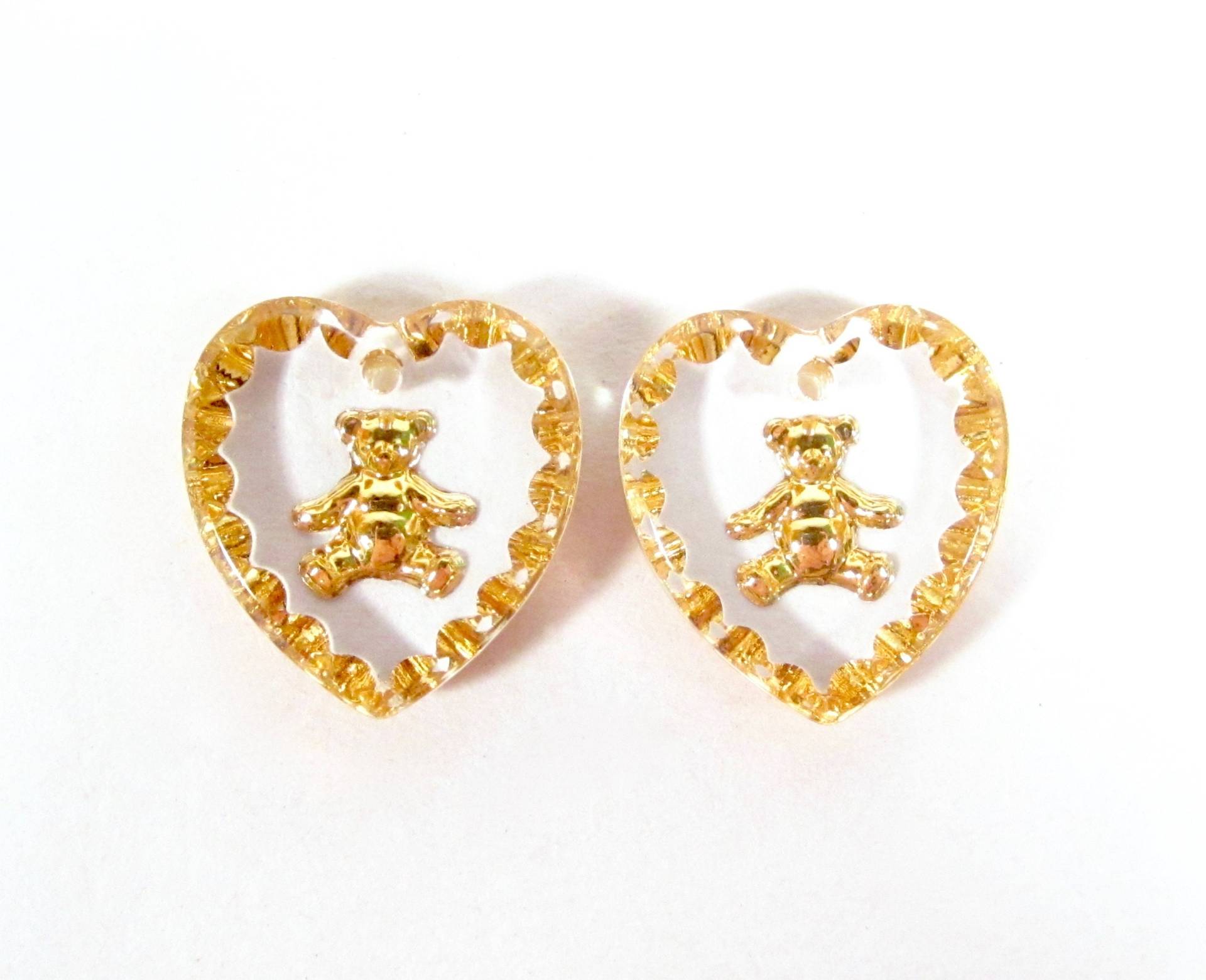 2 Handgemachte Glassteine 15x14 Herz Anhänger Teddy Bär Teddybär Transparent Gold Strass Original Made in Germany Ca. 1970 von vintageglassstones