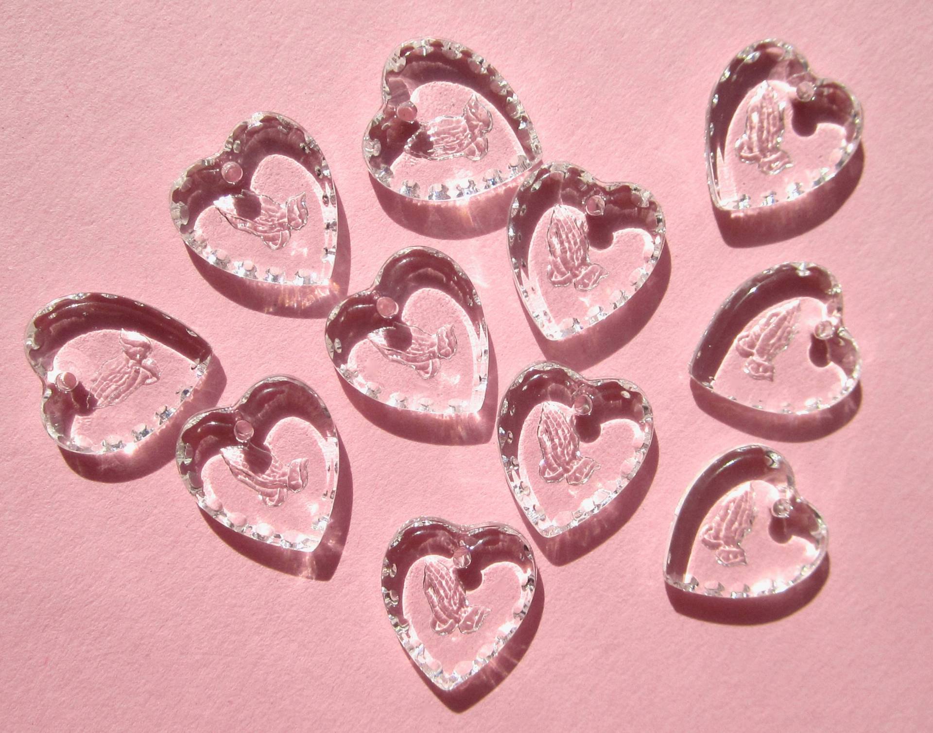 2 Handgemachte Herz Anhänger Glassteine 12x11 Mm Betende Hände Transparent Kristall Strass Original Made in Germany Ca. 1970 von vintageglassstones