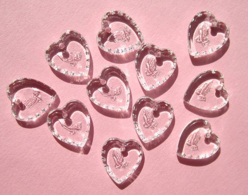 2 Handgemachte Herz Anhänger Glassteine 12x11 Mm Betende Hände Transparent Kristall Strass Original Made in Germany Ca. 1970 von vintageglassstones