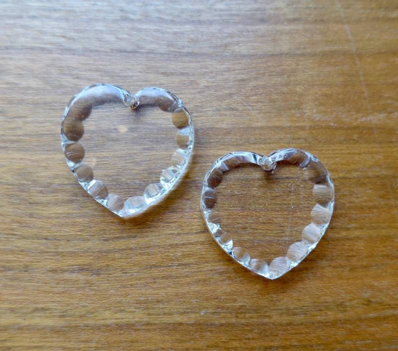 4 Herz Anhänger Handgemachte Glassteine 22x22 Mm Kristall Transparent Strass Original Made in Germany Ca. 1970 von vintageglassstones