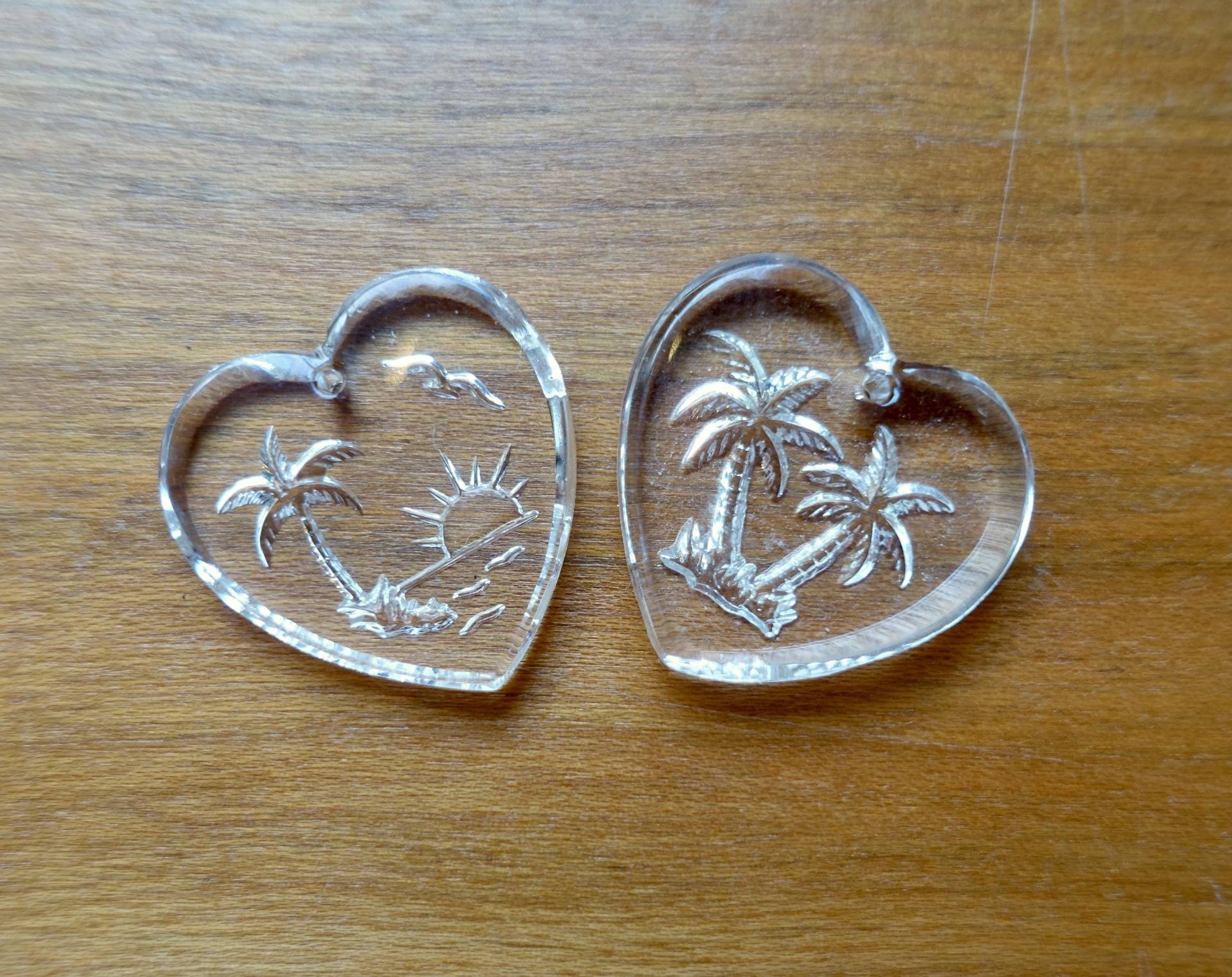 2 Herz Palmen Anhänger Handgemachte Glassteine 22x22 Mm Kristall Transparent Palme Sonne Strand Strass Original Made in Germany Ca. 1970 von vintageglassstones