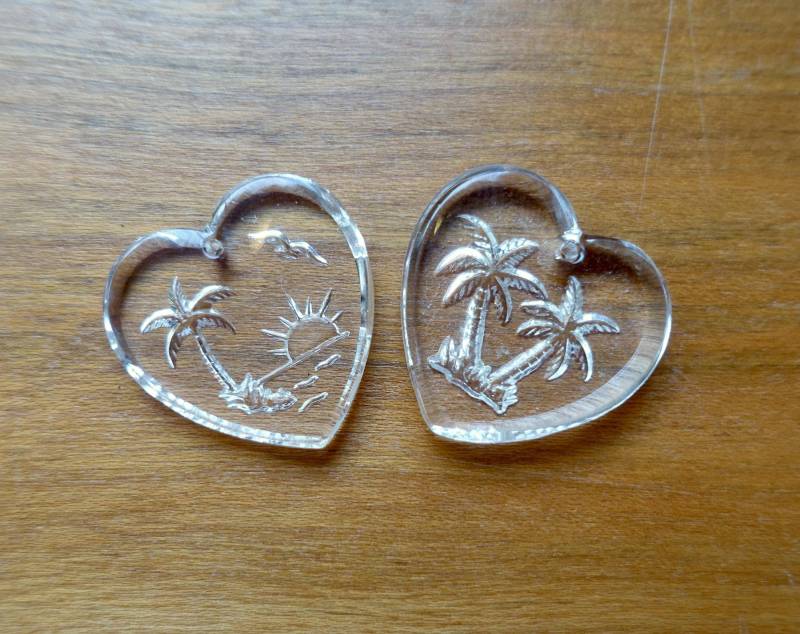 2 Herz Palmen Anhänger Handgemachte Glassteine 22x22 Mm Kristall Transparent Palme Sonne Strand Strass Original Made in Germany Ca. 1970 von vintageglassstones