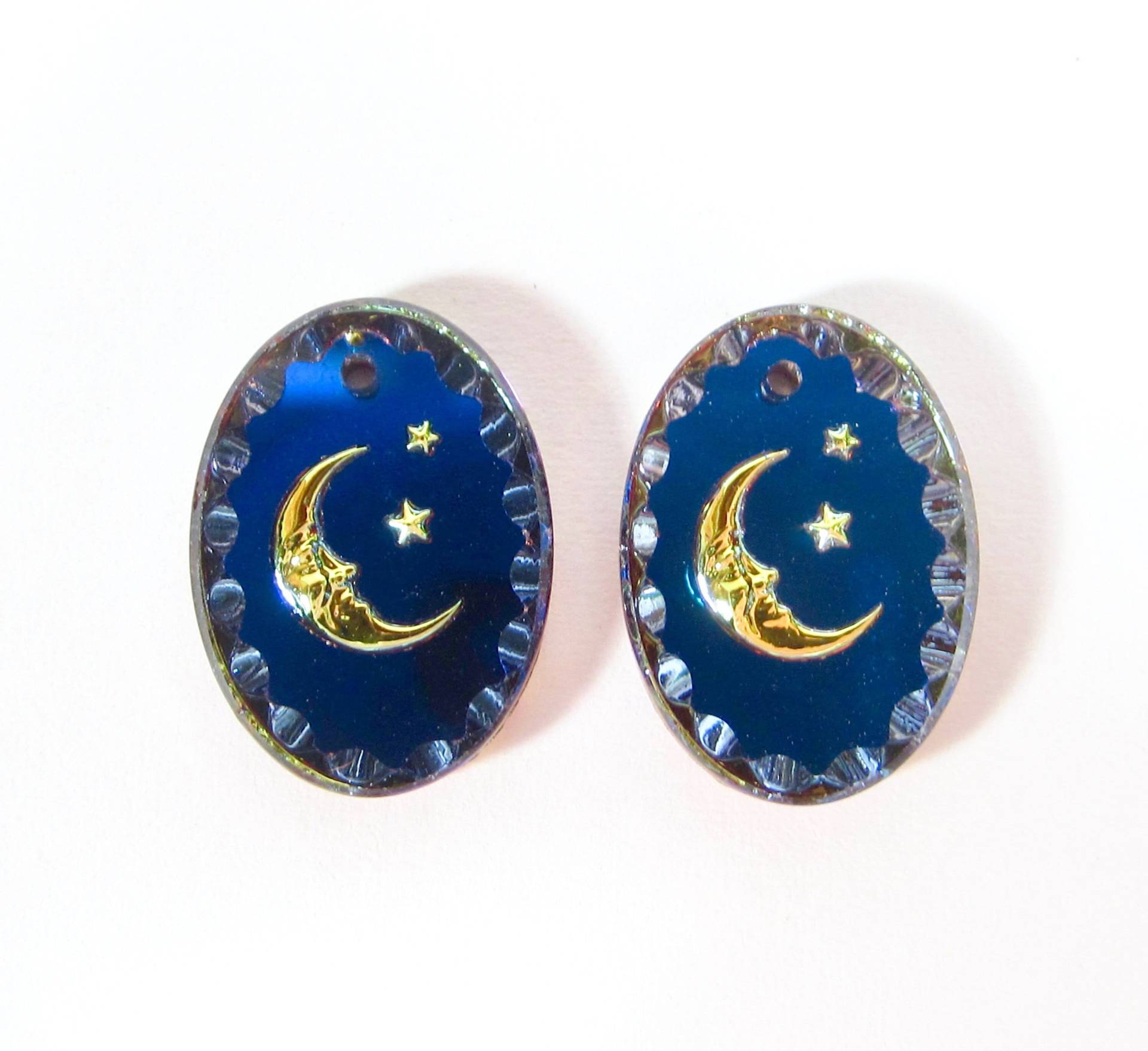 2 Mond Anhänger Handgemachte Glassteine Oval 18x13 Mm Kristall Blau Gold Tafel Sterne Strass Original Made in Germany Ca. 1970 von vintageglassstones