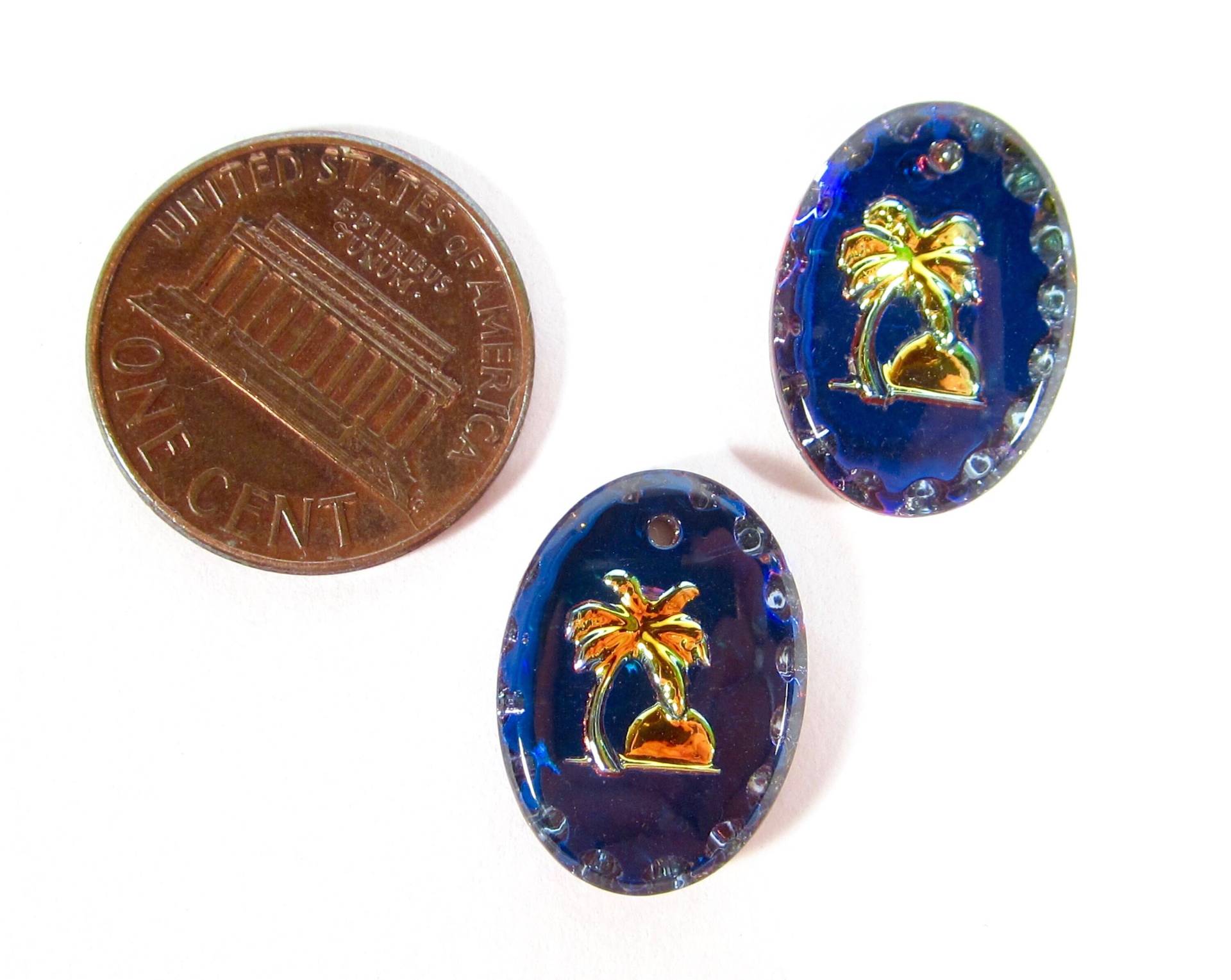 2 Palmen Anhänger Handgemachte Glassteine Oval 18x13 Mm Kristall Blau Gold Palme Insel Strand Strass Original Made in Germany Ca. 1970 von vintageglassstones