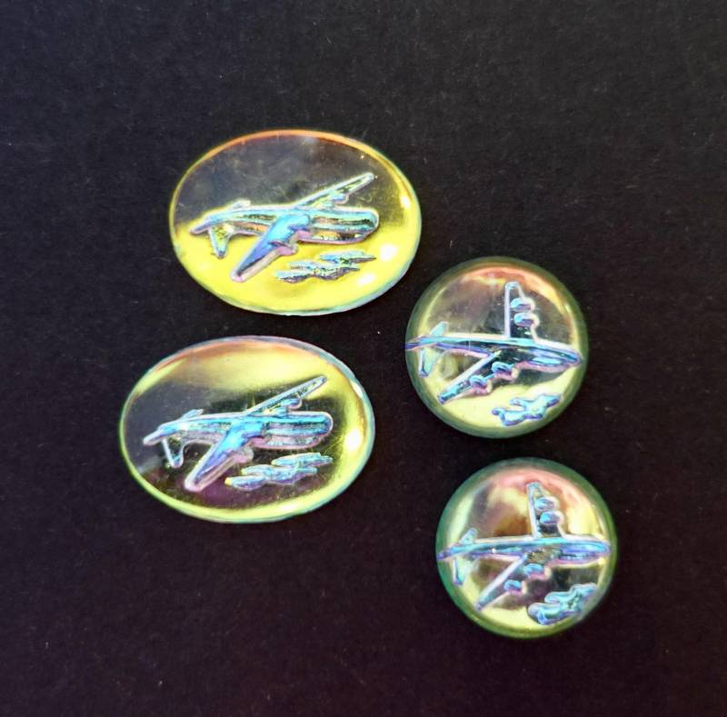 2-4 Cabochons Flugzeug Handgemachte Glassteine 13mm 18x13mm Oval Rund Aurora Borealis Reise Strass Original Made in Western Germany Ca. 1970 von vintageglassstones