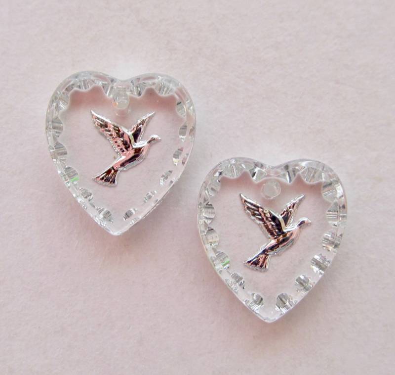 Taube 2 Handgemachte Glassteine 12x11 Herz Anhänger Transparent Friedenstaube Charm Silber Original Made in Germany Ca. 1970 von vintageglassstones