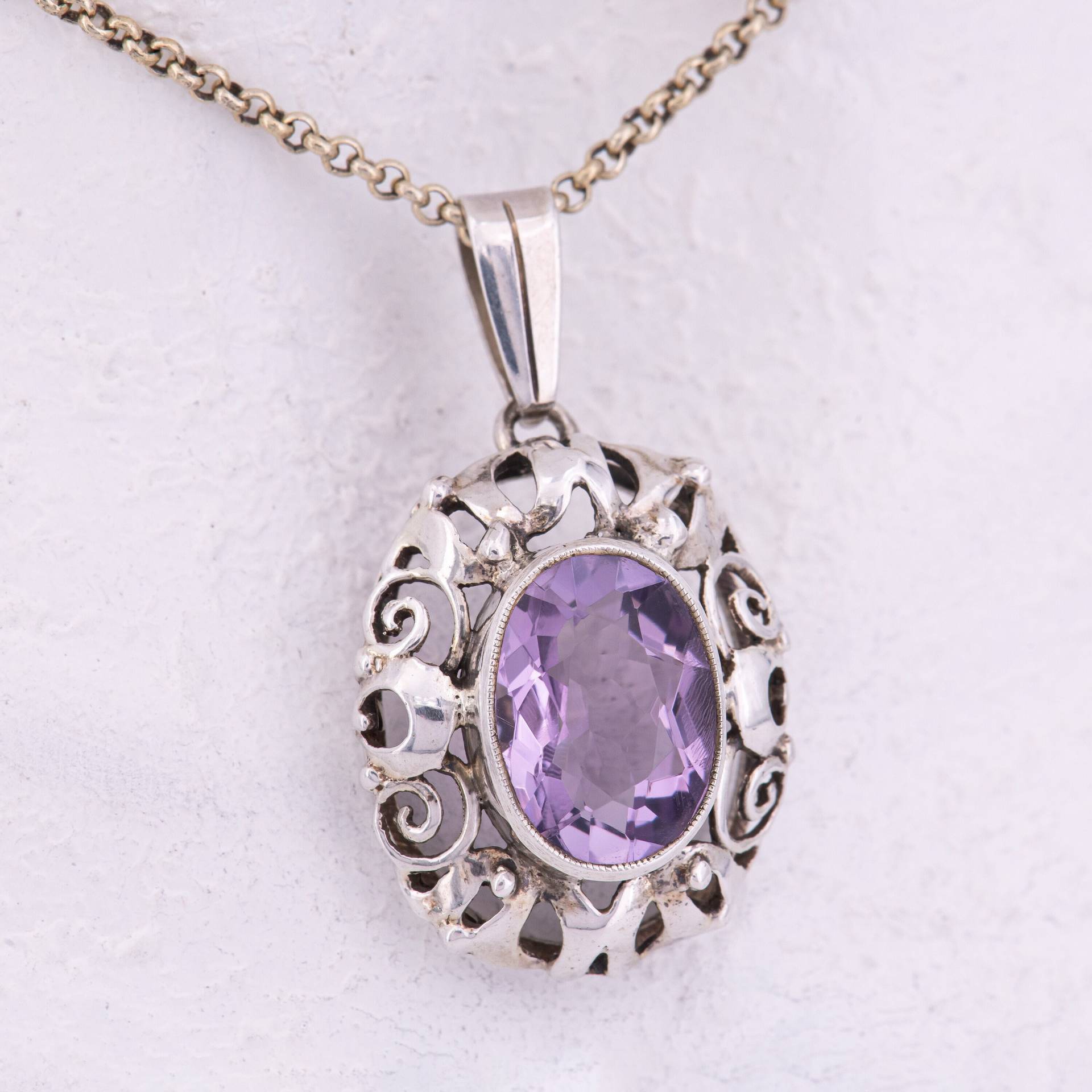 35 Mm - Zierlicher Antiker Jugendstil | Art Nouveau Ovaler Amethyst Silber 830 Anhänger Für Halsketten Um 1915 von vintagejuwelier