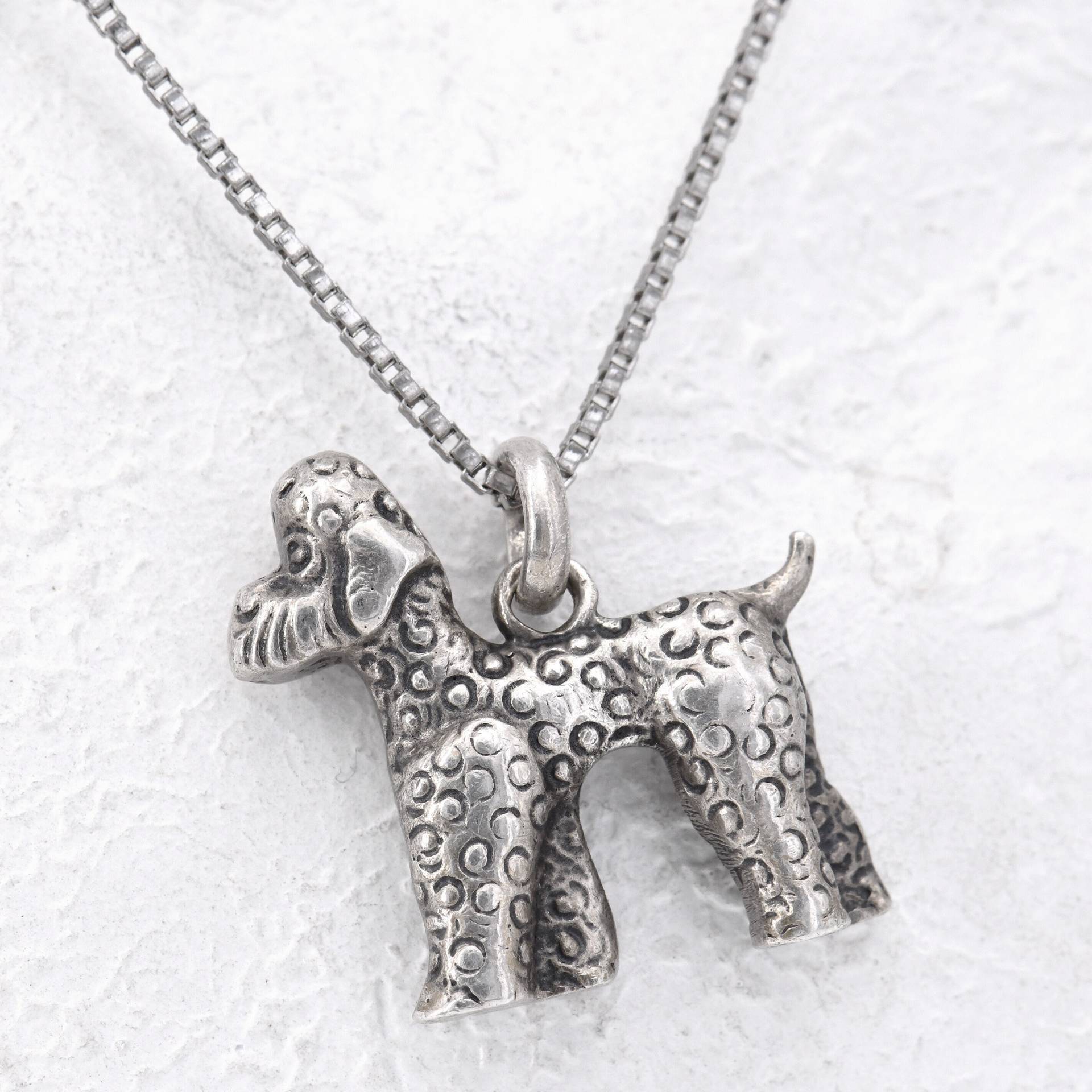 37, 5 cm - Vintage Unisex Halskette in Silber 835 Mit Pudel Hund Charm Anhänger Manufakturmarke "Lf" Um 1980 von vintagejuwelier