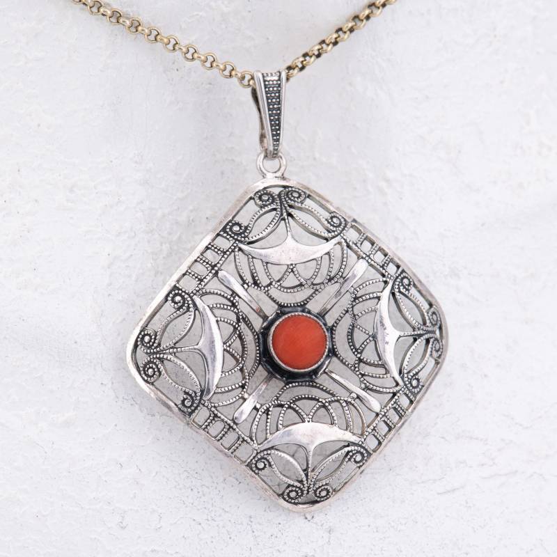 50 Mm - Antiker Art Déco Silber 800 Mit Koralle Filigranarbeit Anhänger Für Halsketten Quadratisch Herstellersignet Um 1930 von vintagejuwelier