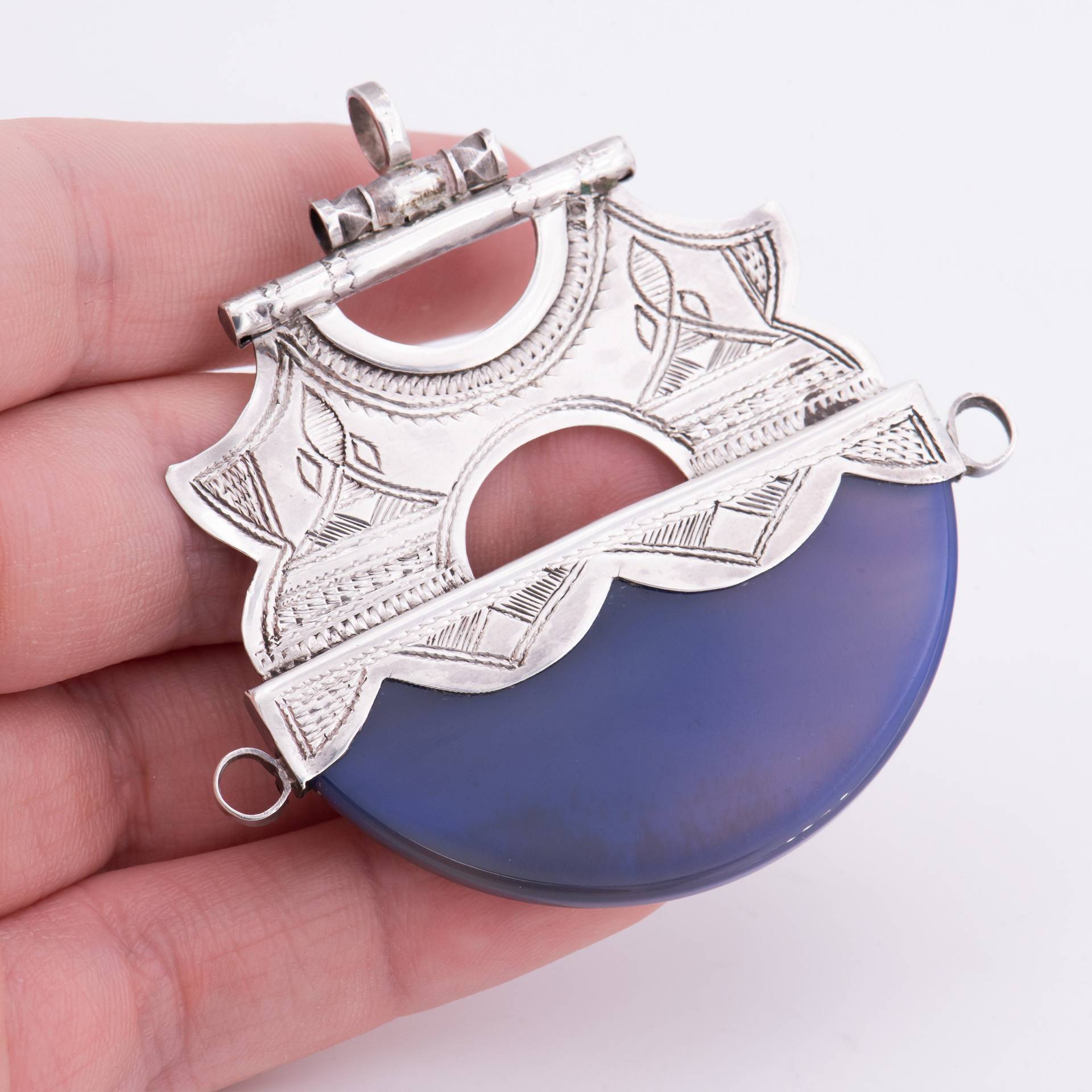 66 Mm - Sehr Großer True Vintage Anhänger Für Halsketten in Silber Mit Lichtdurchlässigem Achat | Blau Handarbeit Um 1980 von vintagejuwelier