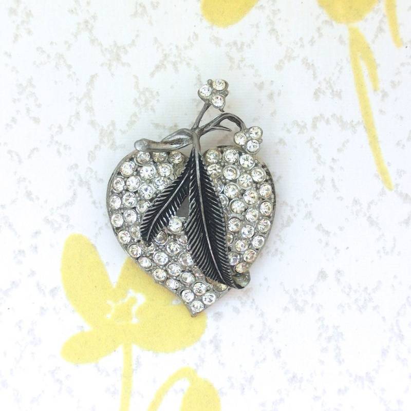 The Fairest Ofthe All - Vintage Schmuck 1940S Apfel Herz Strass Brosche Pin The Fairest Ofthe All - Vintage Schmuck 1940S Apfel Herz Strass Brosche Pin von vintagelittlebird