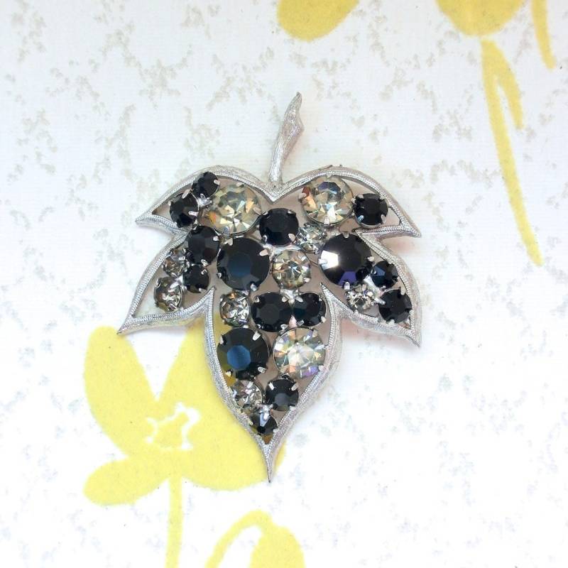 Leafing Las Vegas - Vintage Schmuck 1950S Black Smokey Strass Silber Blatt Brosche Pin Leafing Las Vegas - Vintage Schmuck 1950S Black Smokey Strass Silber Blatt Brosche Pin von vintagelittlebird