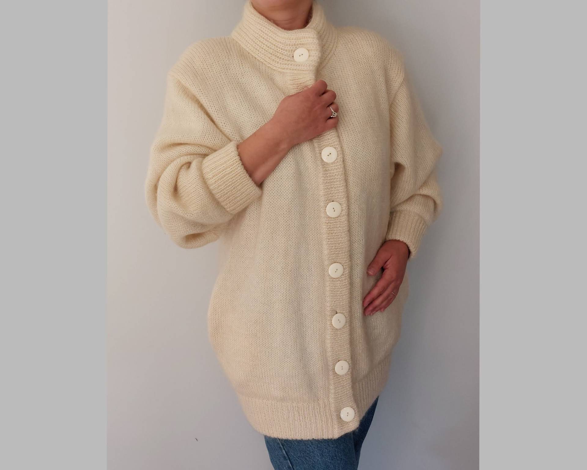 Vintage 80Er Jahre Cremeweiße Strickjacke, Mohair Wolle Damen Winter Button Up Wollpullover, Oversized Chunky Cardigan von vintagepavillon