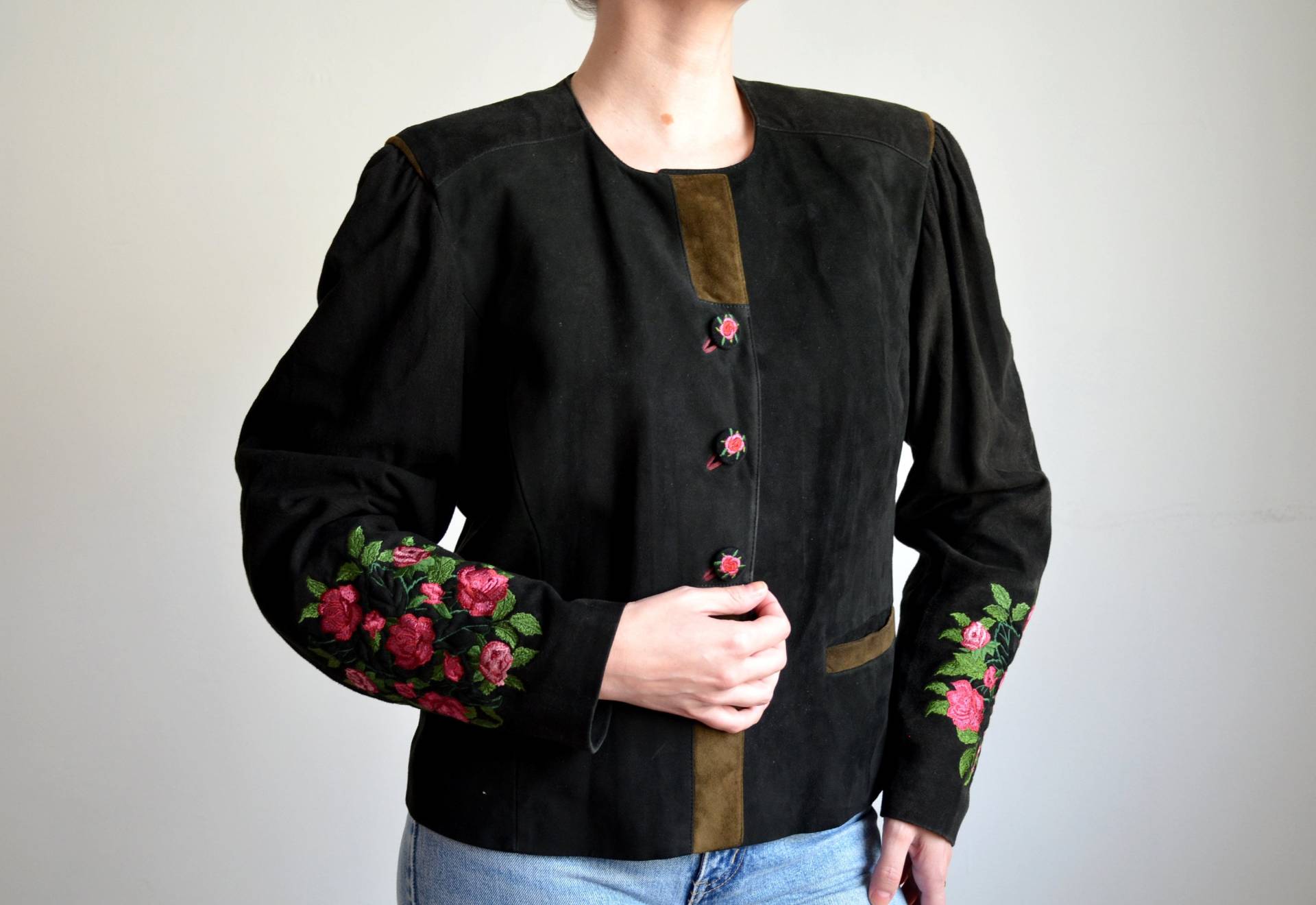 Vintage 90Er Jahre Wildleder Blazer Jacke, Bestickter Folk Blazer, Echtleder Puffärmel Trachtenblazer, Hergestellt in Deutschland von vintagepavillon