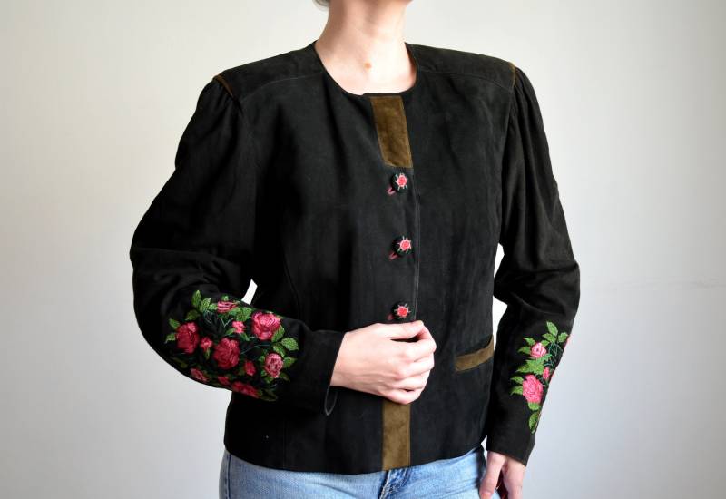 Vintage 90Er Jahre Wildleder Blazer Jacke, Bestickter Folk Blazer, Echtleder Puffärmel Trachtenblazer, Hergestellt in Deutschland von vintagepavillon