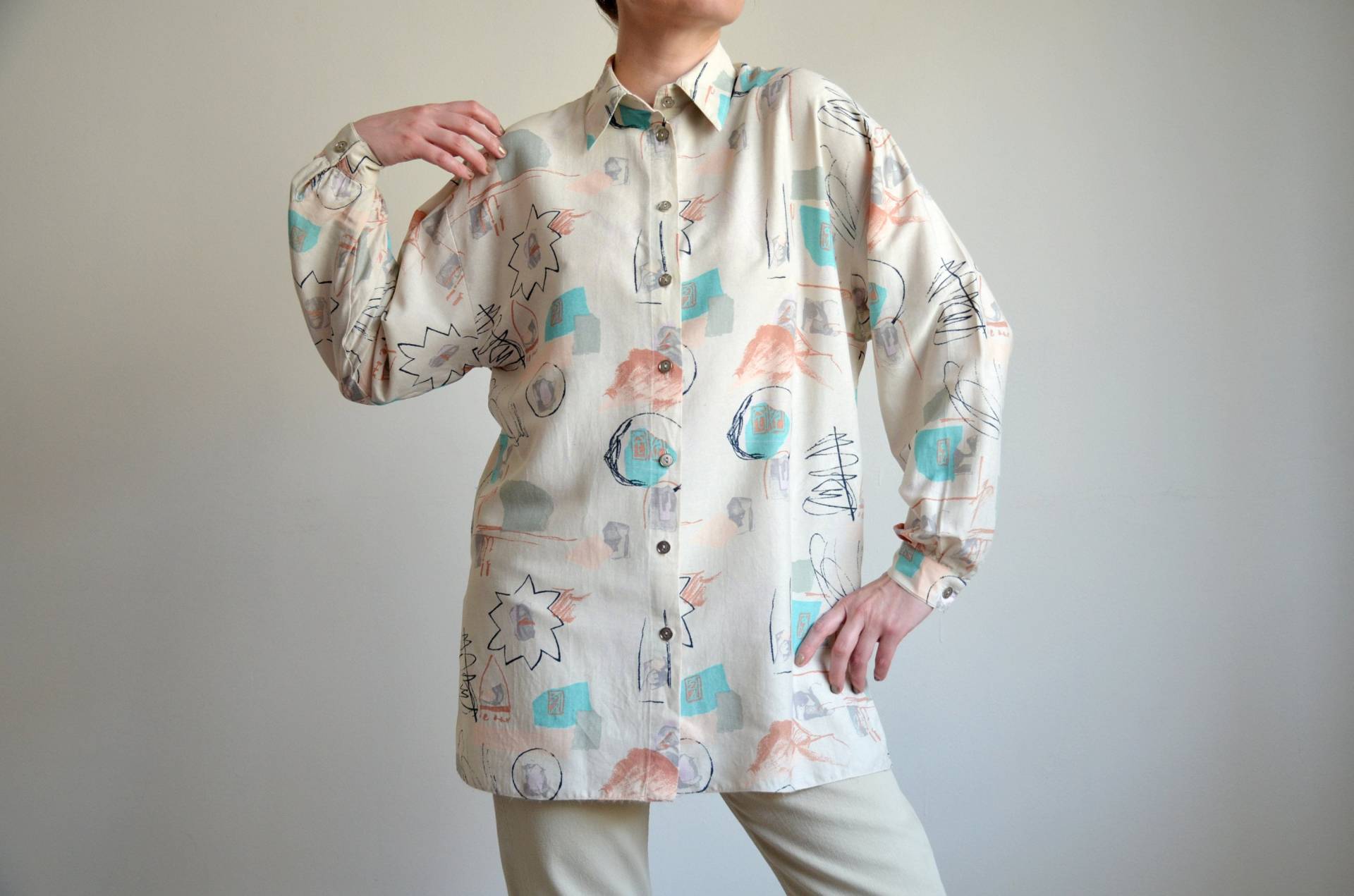 Vintage Abstraktes Print Seidenbluse, 90Er Jahre Hipster Shirt, Sanfte Farben Seidenmischung Bluse, Frauen Langarm Hemd, Größe L von vintagepavillon