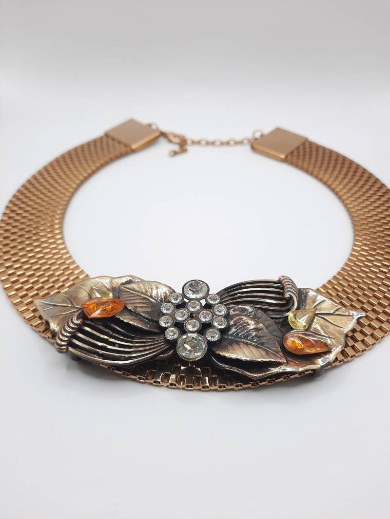 Collier Goldfarben Mit Beweglichem Anhänger. 3D Effekt Collier Goldfarben Mit Beweglichem Anhänger. 3D Effekt von vintagepearly