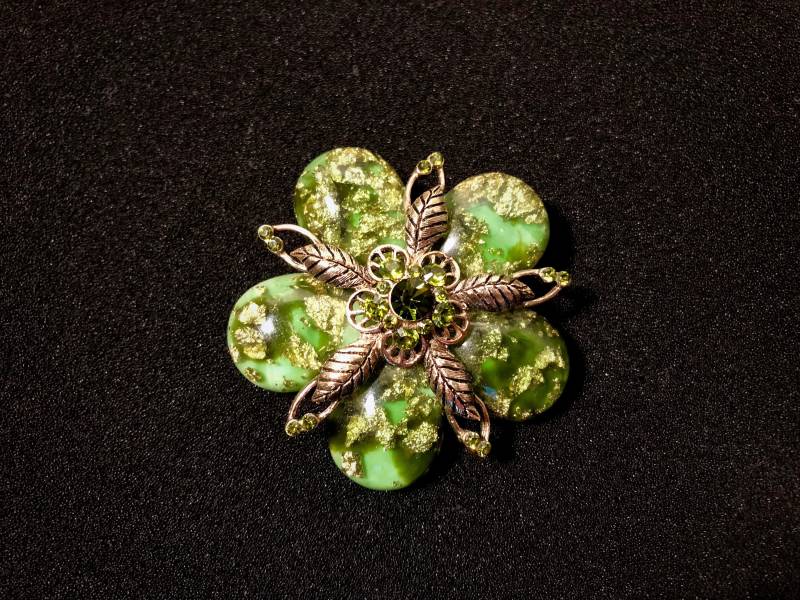Jahrgang Atemberaubende Signiert Joan Rivers Blattgold Flocken Grüne Blume Designer Brosche Pin Kristall Strass Große Aussage Jahrgang Atemberaubende Signiert Joan Rivers Blattgold Flocken Grüne Blume Designer Brosche Pin Kristall Strass Große Aussage von vintagepointstore