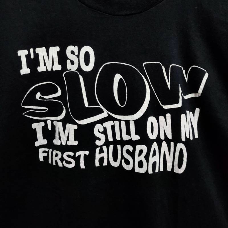 90S Vintage Graphic T-Shirt I'm So Slow, First Husband - Größe Xl 90S Vintage Graphic T-Shirt I'm So Slow, First Husband - Größe Xl von vintageteesonline
