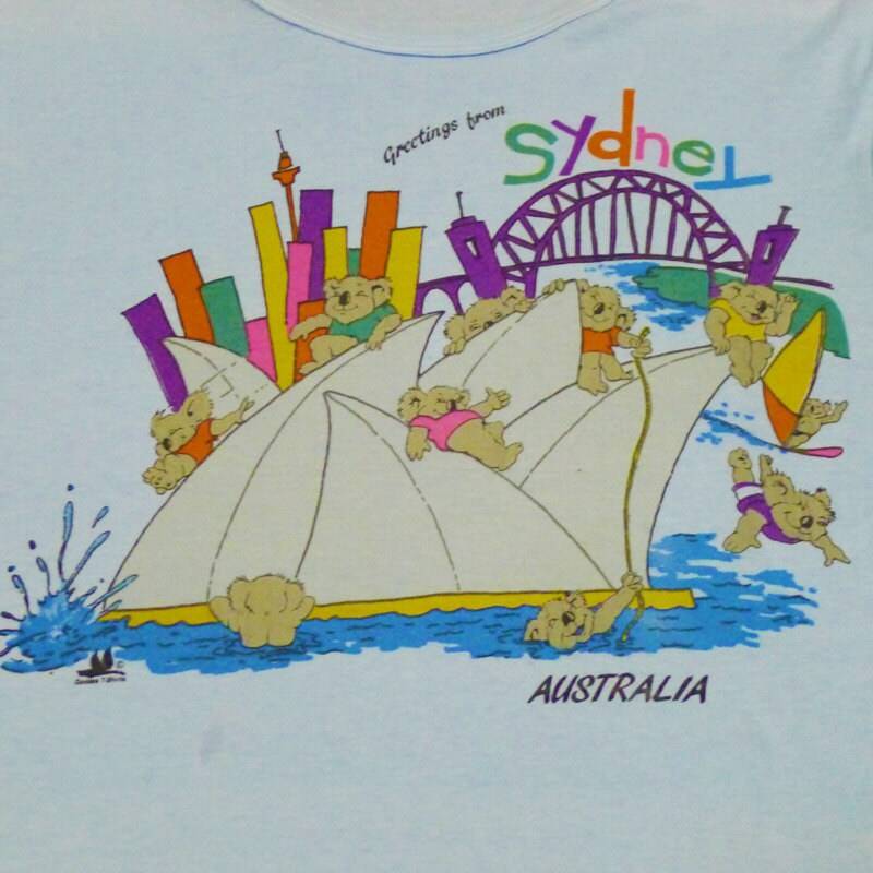 Vintage 80Er Jahre Grüße Aus Sydney Australien Hellblaues Shirt Vintage 80Er Jahre Grüße Aus Sydney Australien Hellblaues Shirt von vintageteesonline