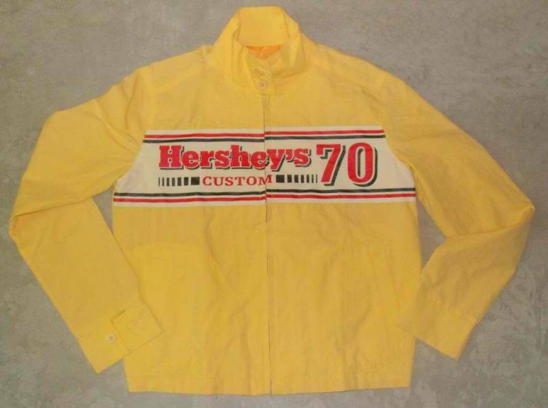Vintage Hersheys Custom 70 Gelbe Reißverschlussjacke Vintage Hersheys Custom 70 Gelbe Reißverschlussjacke von vintageteesonline