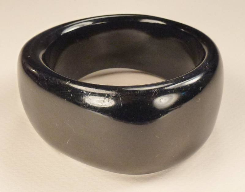 Armband Manschette Lucite Moderne Uneben Geformtes Bündchen Rund 1, 5 Breit von vintagevasso