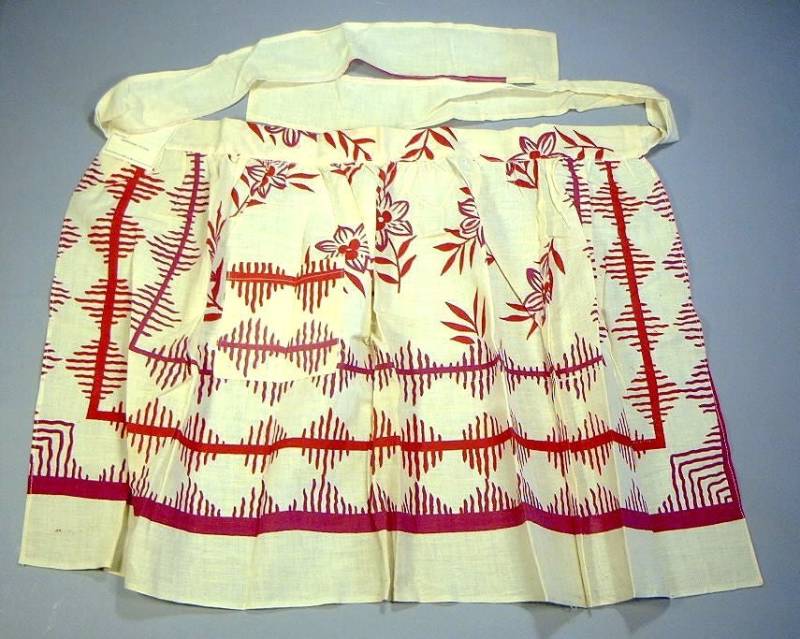 Bezaubernde Schürze Floral Plissee Handarbeit Mit Tasche Rote Blumen Und Streifen Baumwolle Mint von vintagevasso