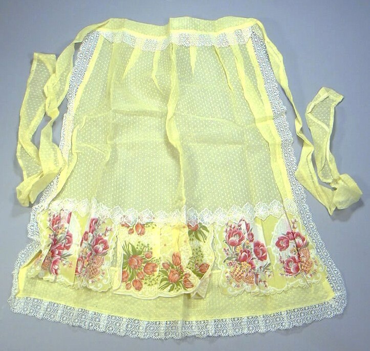 Bezaubernde Schürze Floral Spitze Hankie Bordüre Handarbeit Gepunktet Schweizer Tasche Rote Blumen Und Streifen Baumwolle Mint von vintagevasso