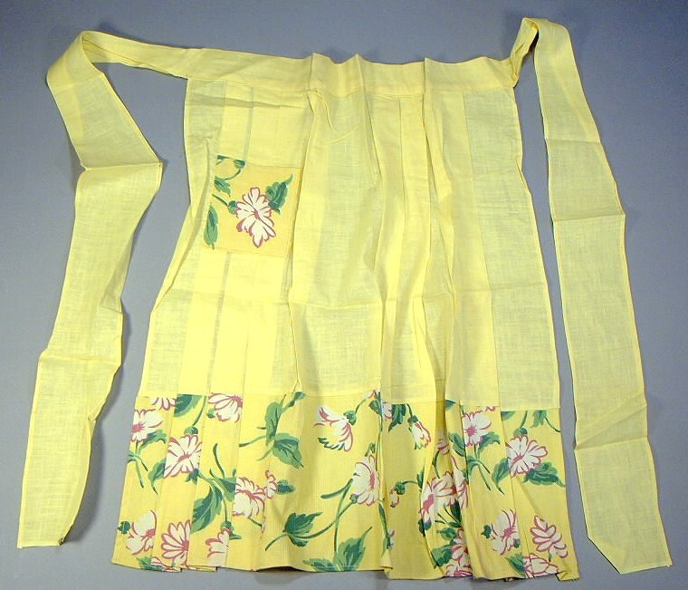 Bezaubernde Schürze Gänseblümchen Plissee Handarbeit Mit Tasche Gelb Baumwolle Mint von vintagevasso