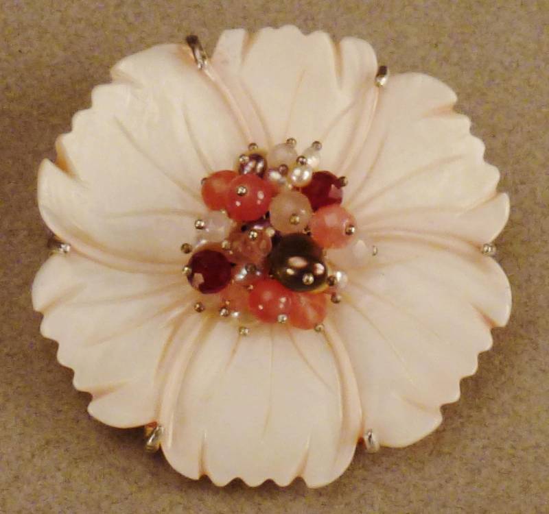 Blumen Brosche, 1960Er Jahre Mop, Achat Und Kunstperlen Mitte Große Größe Ca. 2 3/4 Durchmesser Inches von vintagevasso