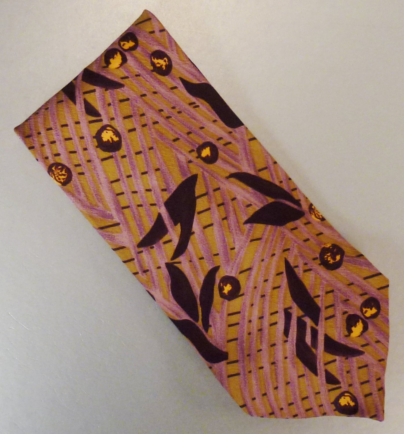 Designer Jhane Barnes Neck Abstrakt Floral Design Japan 1980Er Seide Satin Soie 60 X 3, 5 in Necktie von vintagevasso