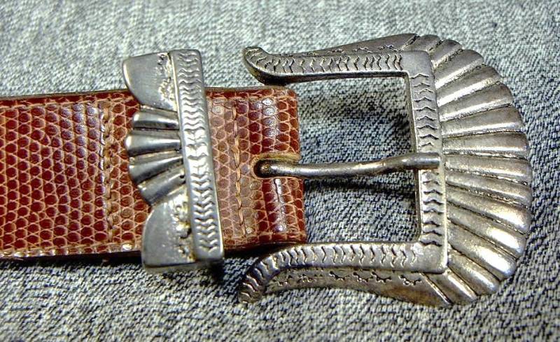 Designer Leder Gürtel Südwestlich Strukturiert Ann Taylor Schnalle Silvertone Metall Signiert Italien 43 in 1 Breit von vintagevasso