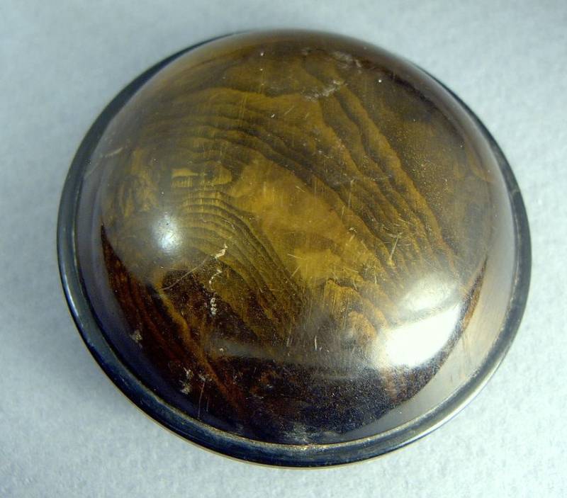 Großer Lucite Convex Button Holzmaserung Irrideszierende Gelb Und Schwarz 2 1/2 in Durchmesser von vintagevasso
