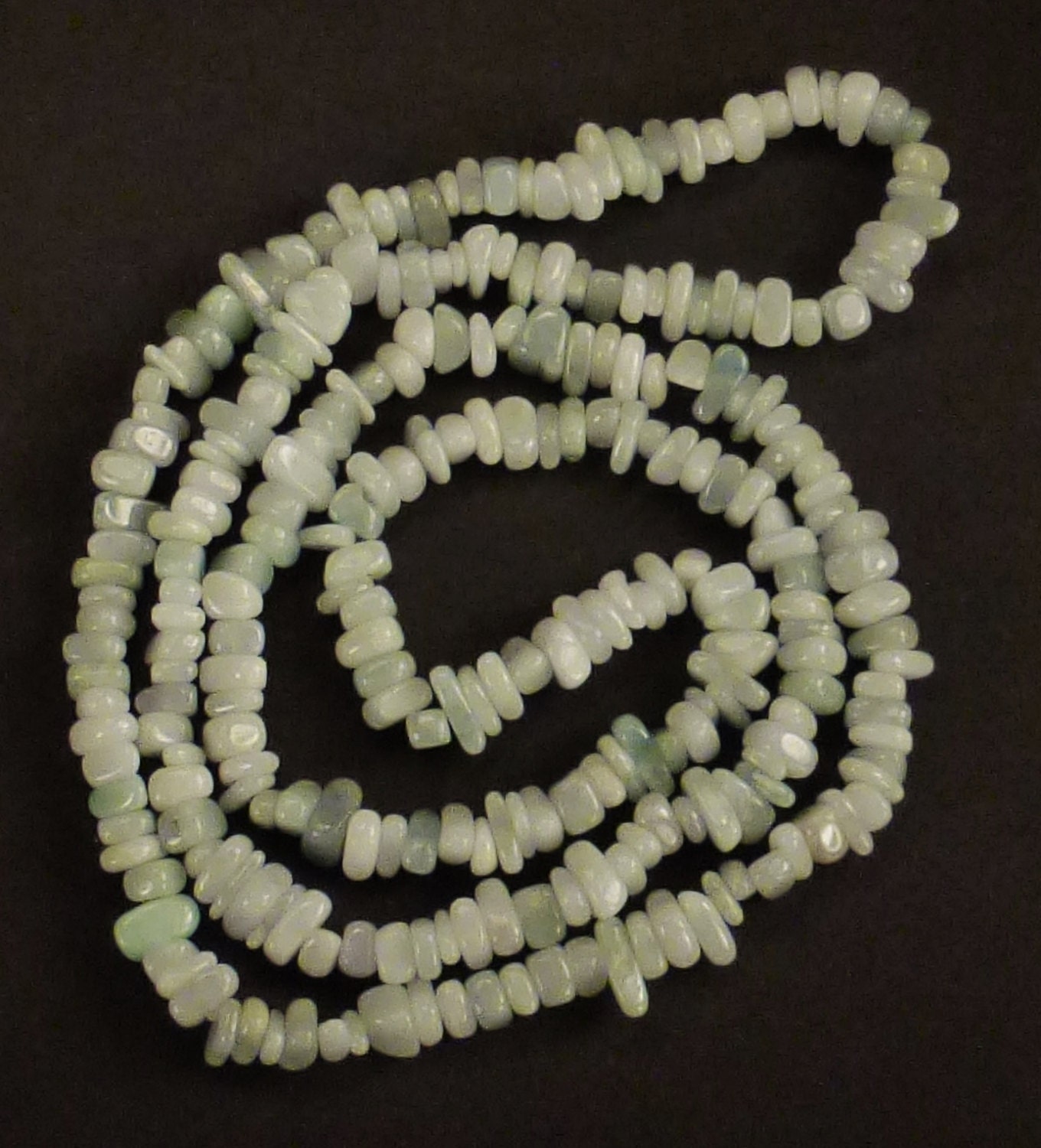 Jade Chip Perlen Halskette Chunky Beads Strang Vintage 38 in Long 3/8 Wide Xmas Geschenk von vintagevasso