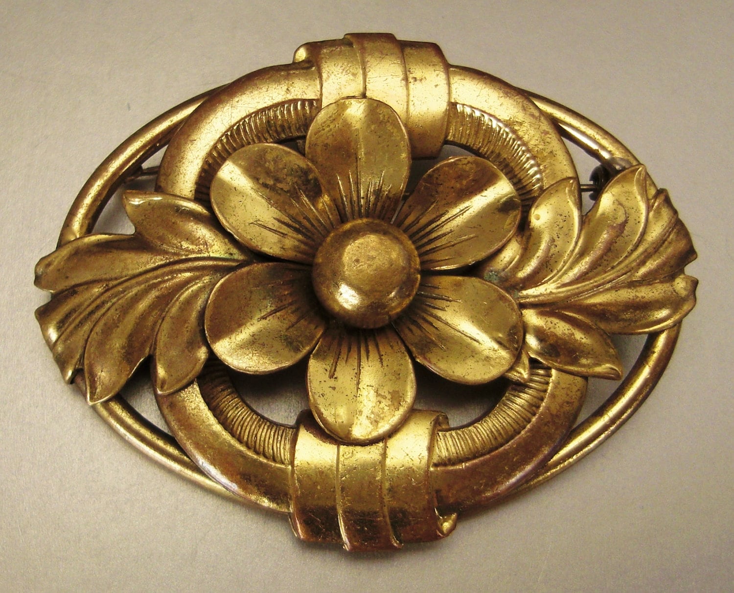 Jugendstil Blumen Brosche Goldton Vintage Doppelkonstruktion Auf Der Rückseite Ca. 3 X 2 Atemberaubend von vintagevasso