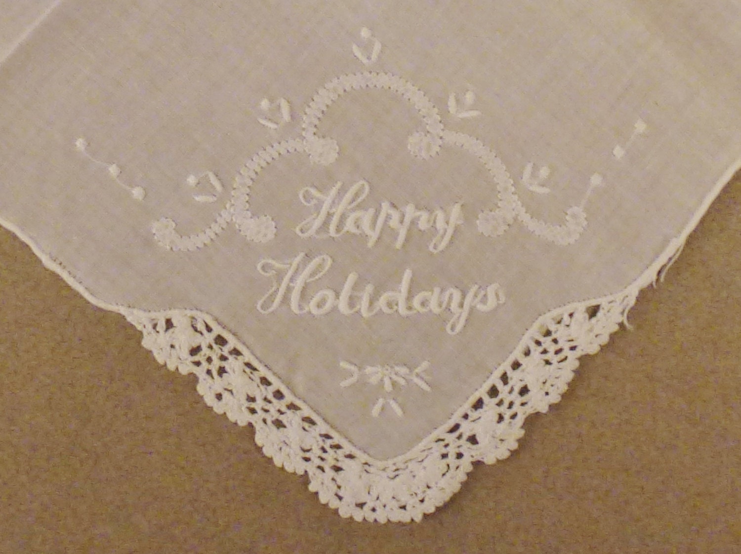 Linen Hankie Weiß Mint Taschentuch Bestickt Happy Holidays Häkeln Akzent 11 X 10 3/4 In von vintagevasso