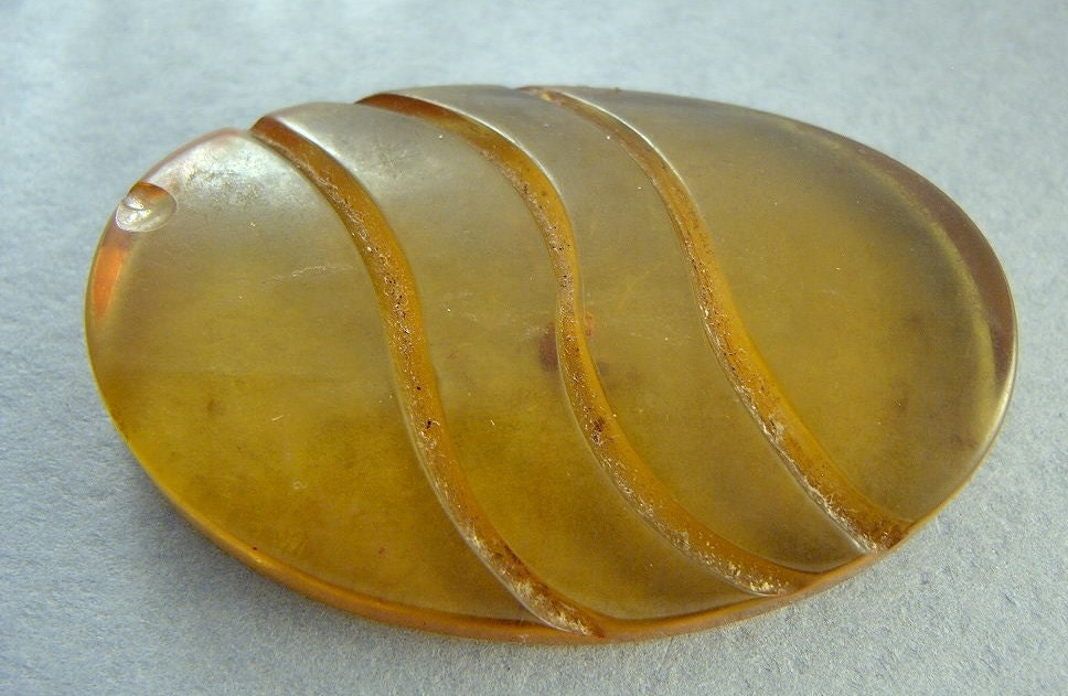 Lucite Button Carved Moderne Gelb Farbe Groß Oval 1 3/4 By 1/4 Kein Schaft Wie Gefunden von vintagevasso
