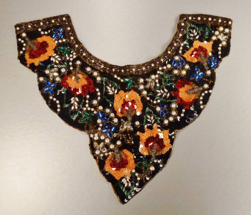 Perlenhalsband Bib Halskette Perlen Pailletten Strasssteine Hand Bestickt 11 X 12 in Textil von vintagevasso