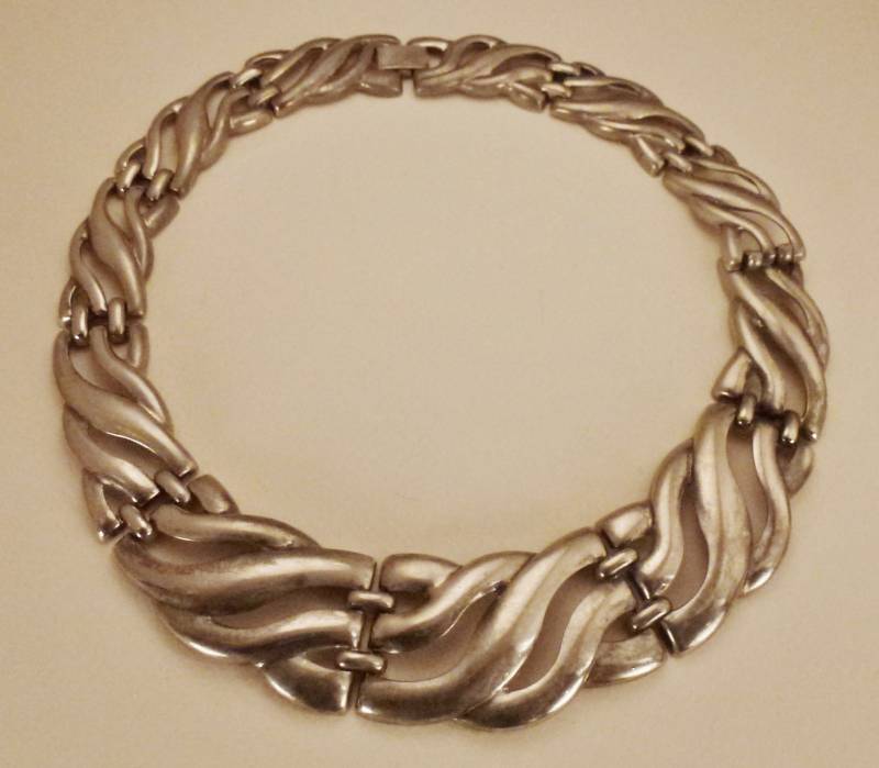 Schmuck Kette Silberfarbene Glieder Wellen Metall 7 in Durchmesser 1 1/2 Breit von vintagevasso