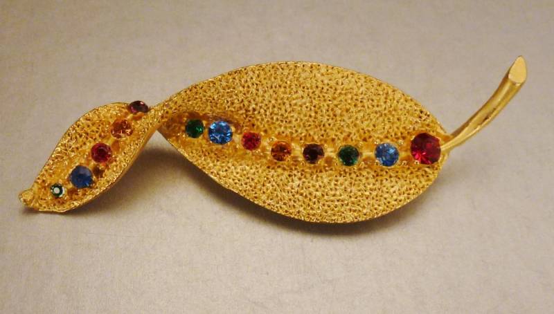 Schmuck Vintage Brosche Cast Leaf Bunte Strasssteine Goldfarben Alle 3 X 1 Strukturiert von vintagevasso