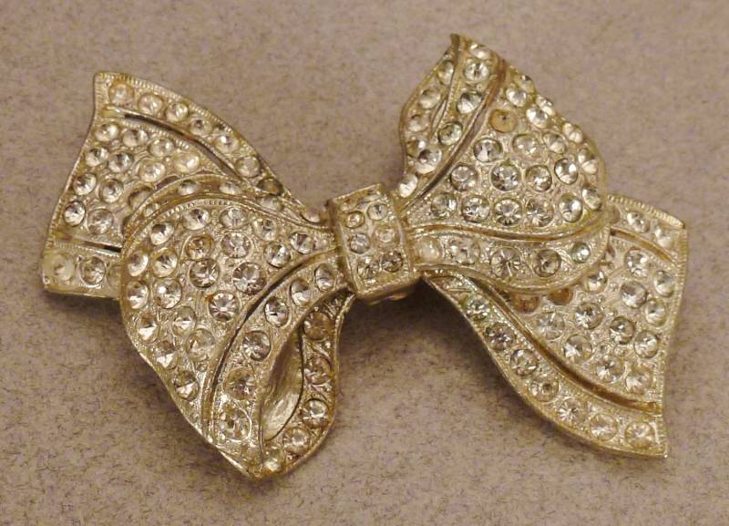 Strass Brosche Schleife Versilberter Zinn 1930Er Pavee Strasssteine Klar Signiert Ca. 3 X 1 Toller Zustand von vintagevasso