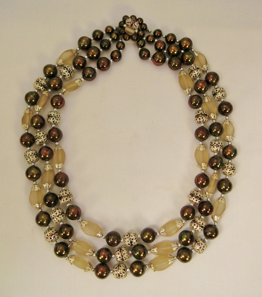 Vintage Glasperlen Halskette Irridierend Und Klar 3 Stränge 19 in Lang von vintagevasso